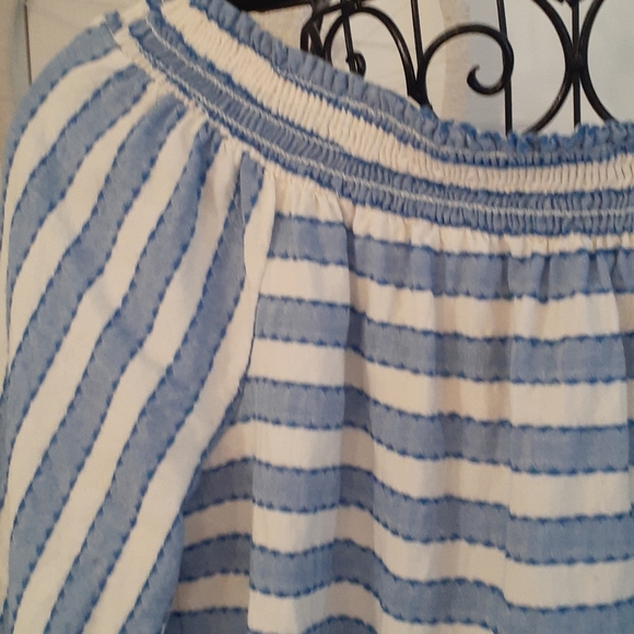 Top - Picture 2 of 3